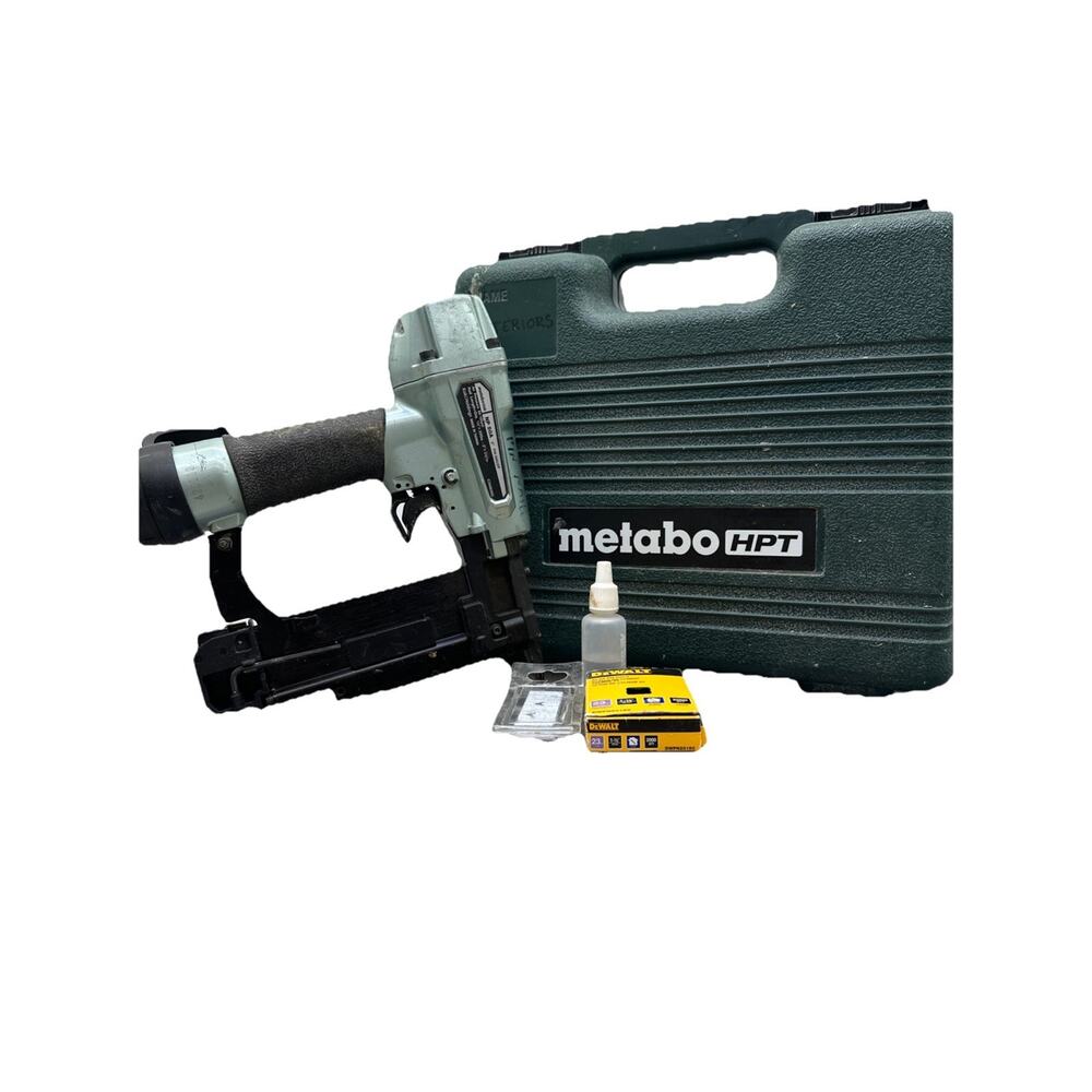 Metabo HPT NP50A Pin Nailer Pneumatic With The Case And A Pack Of Nails {B2}